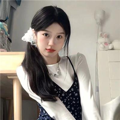 白色的女人封面